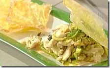 Insalata di pollo e zucchine con crackers al curry