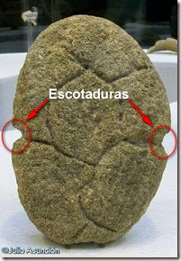 Ídolo de Orihuela - Edad del Bronce - Detalle de las escotaduras