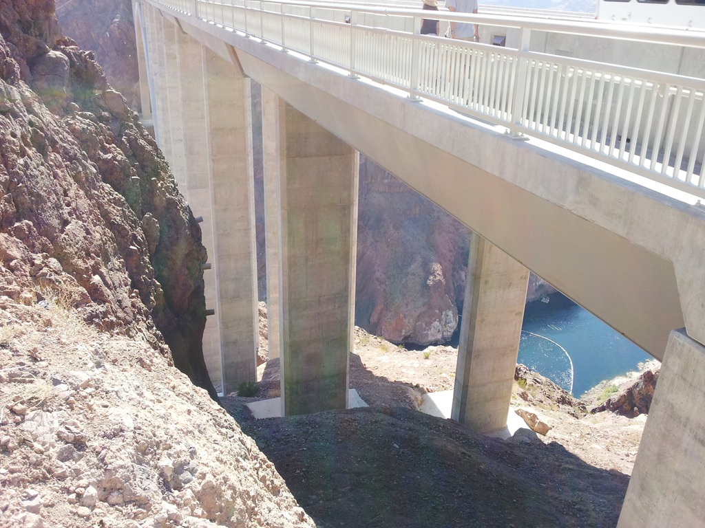 [New-bridge-at-Hoover-Dam-24.jpg]