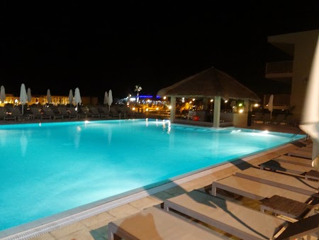 47. Piscina Salinas Sea Resort - Oasis Atlantico.JPG