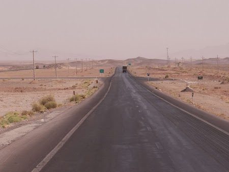 16. Autostrada in desert.JPG
