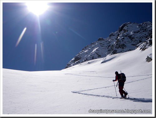 Arista NO y Descenso Cara Oeste con esquís (Pico de Arriel 2822m, Arremoulit, Pirineos) (Isra) 9401