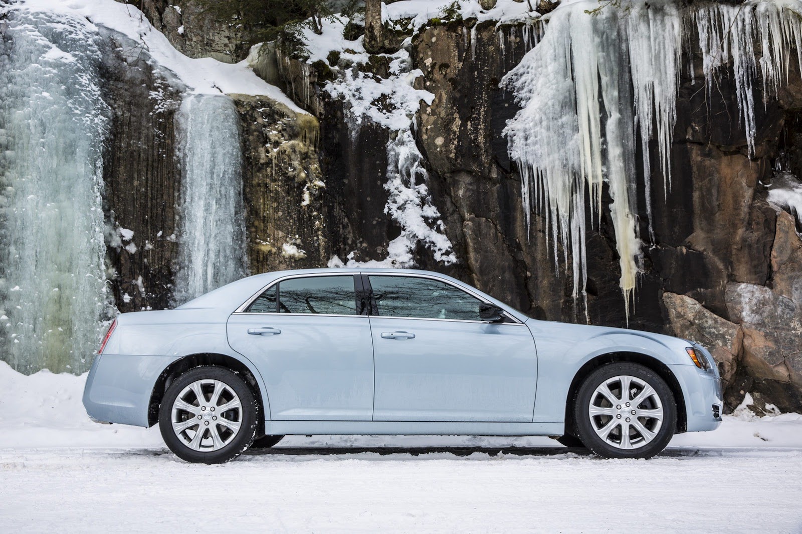 [2013-Chrysler-300-Glacier-25%255B2%255D.jpg]