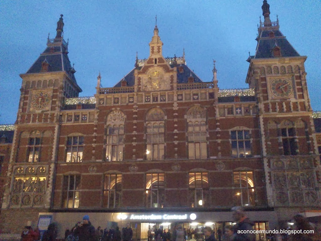 [Amsterdam.-Central-Station.-Exterior%255B2%255D.jpg]