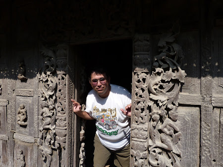 Obiective turistice Myanmar: templu de tec in Mandalay