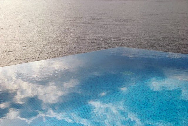 [infinity-pool-reflecting-the-sky-hotel-villa-mahal-in-turkey%255B8%255D.jpg]