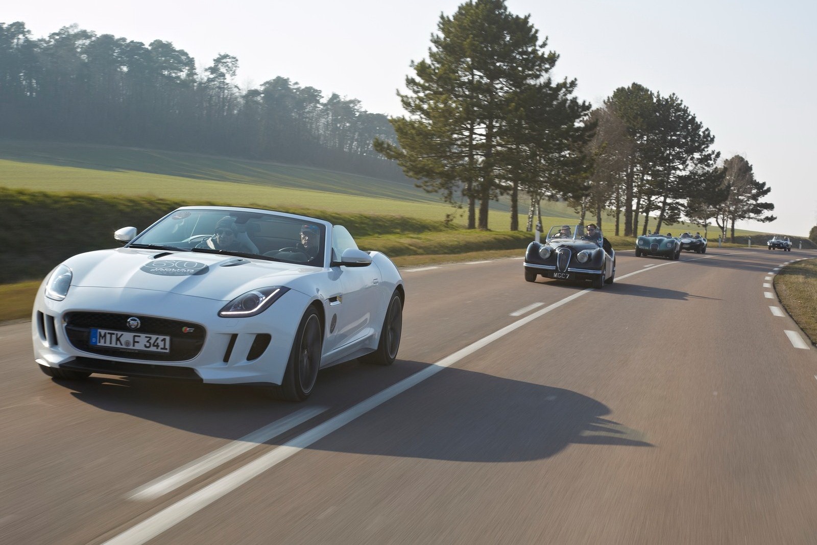 [Land-Rover-Jaguars-1%255B2%255D.jpg]