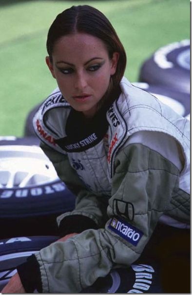 sexy-pit-girls-racing-16