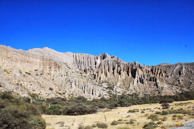 Cerros al costado de la ruta volcanatilcara5.jpg