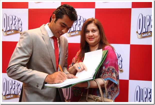 Aisam_with_Neshmia Aisam_with_Neshmia