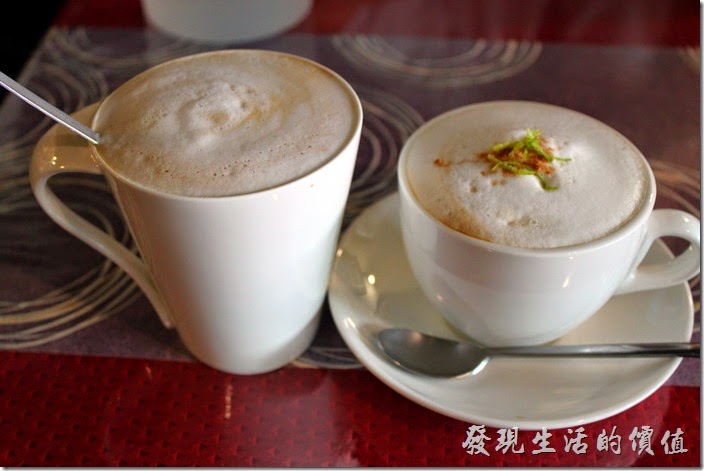 台南-栗子咖啡。熱拿鐵與卡布奇諾。