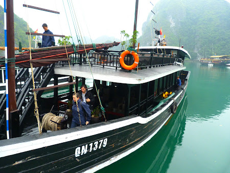 Imagini Halong Bay: barca mica