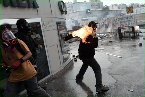 Турецкая полиция разгоняет протестующих