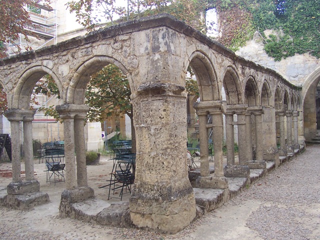 [2009.09.03-025%2520clo%25C3%25AEtre%2520des%2520Cordeliers%255B5%255D.jpg]