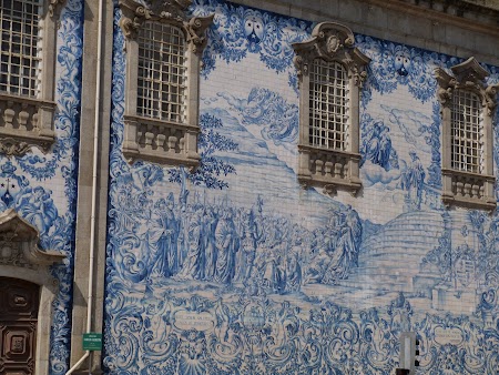 06. Azulejos pe o biserica in Porto.JPG