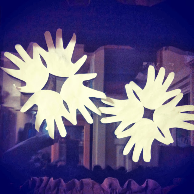 tristan-and-neelie-crafts-snowflakes-day-two