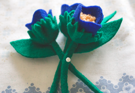 A 1940's Felt Flower Corsage Brooch DIY & Tutorial | Lavender & Twill 