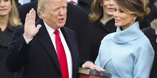 Ông Trump đặt tay trên cuốn Kinh thánh và tuyên thệ nhậm chức! Ông Trump đặt tay trên cuốn Kinh thánh và tuyên thệ nhậm chức!