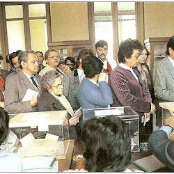 Colas para votar en las elecciones generales de 1977