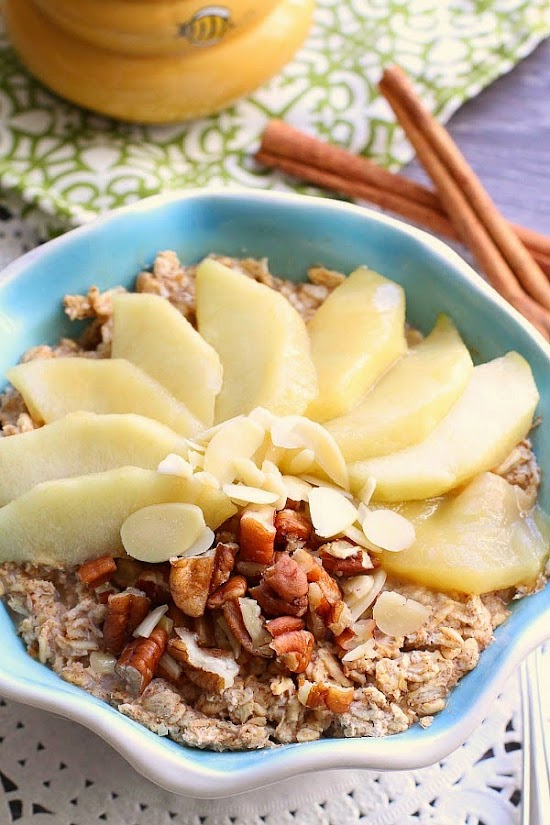 {Slow Cooker} Gingerbread Apple Oatmeal from @LifeMadeSweeter.jpg