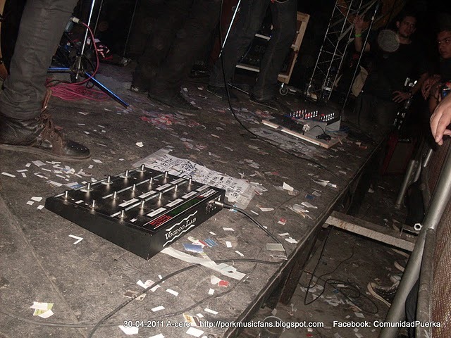 [A-cero%252030-04-2011%2520Show%2520%252831%2529%255B2%255D.jpg]