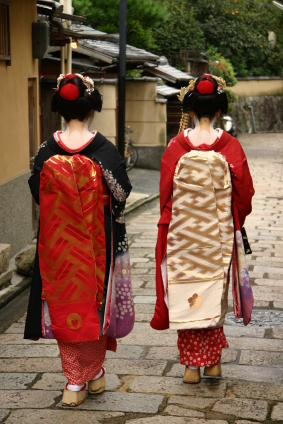 Geisha kimono_maikosan.jpg