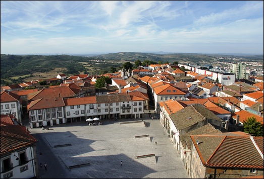 Gloria Ishizaka - Guarda - vista da Sé Catedral - largo
