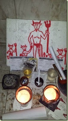 desalojo a la escuela Hurray For The Kids, encuentran altar de la santa muerte y del diablo 2(6)