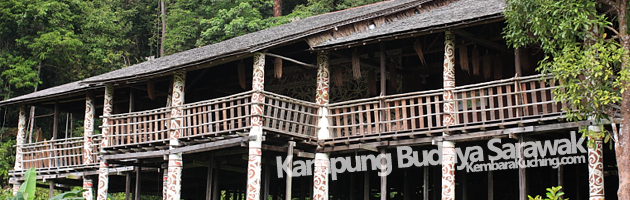 Rumah Panjang Etnik Iban Di Sarawak