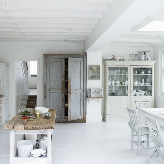 [white-open-plan-kitchen-diner-distre.jpg]