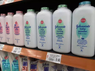 Ngày 14/12, công ty Johnson & Johnson tiếp tục bị cáo buộc đã biết sản phẩm phấn rôm trẻ em của mình chứa chất gây ung thư từ 47 năm trước. Ngày 14/12, công ty Johnson & Johnson tiếp tục bị cáo buộc đã biết sản phẩm phấn rôm trẻ em của mình chứa chất gây ung thư từ 47 năm trước.