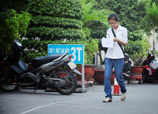 Vừa đi vừa tranh thủ ôn bài
