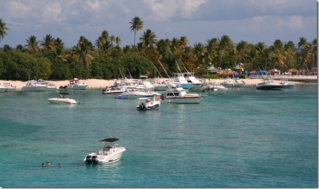 08b lots of power boats vor palominos