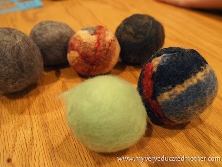 9 Dryerballs after one washing #DIY #recycledcraft #giftidea #greenliving
