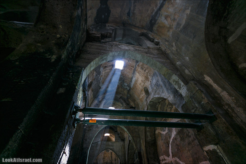 LookAtIsrael.com - Фото путешествия по Израилю | Арочный подземный бассейн в городе Рамла | The Pool of Arches in Ramla