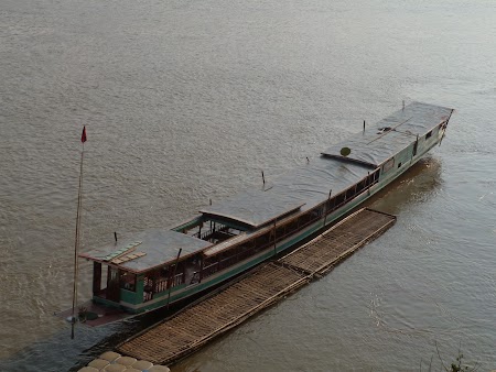 29. Barca pe Mekong.JPG