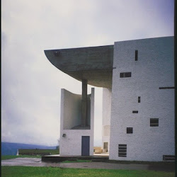87.- Le Corbusier. Notre Dame de Haut. Ronchamp