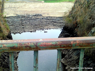 Une vue du canal d'évacuation d'eau en cas de déborment. Ce canal est en pleine secheresse suite à l'étiage. Radio Okapi/Ph. Michel Kifinda