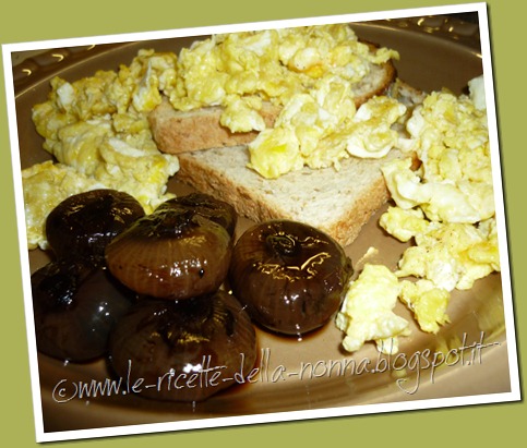 Uova strapazzate con pane ai quattro cereali e cipolline all'aceto balsamico di Modena (7)