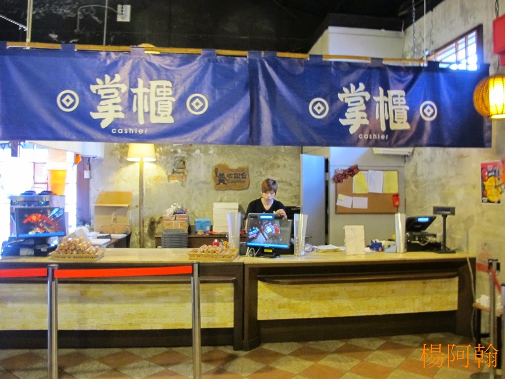[1020-021---5.jpg]