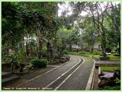 Museum H.Widayat (musium seni rupa Indonesia) museum h widayat