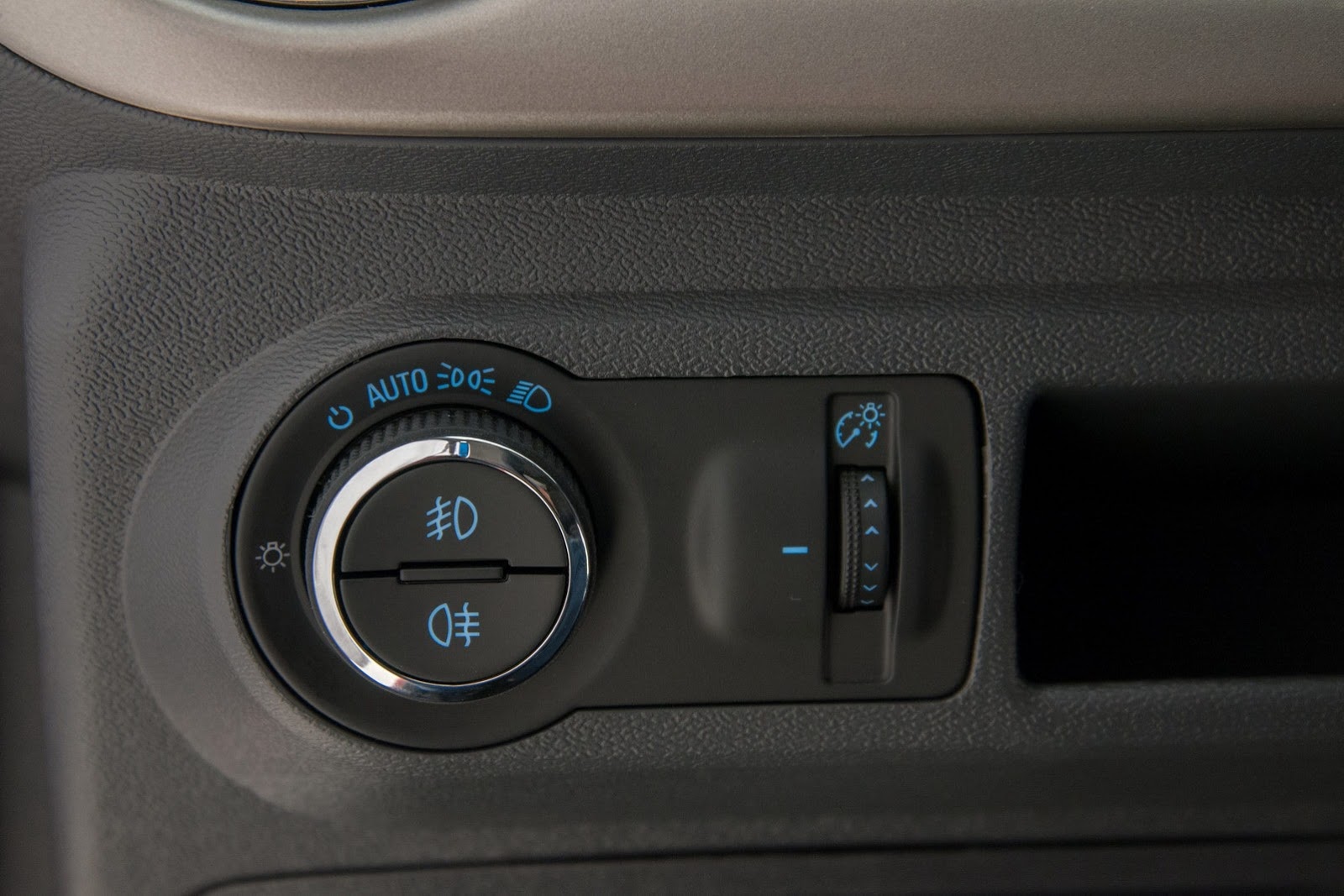 [2014-Chevrolet-Agile-25%255B2%255D.jpg]