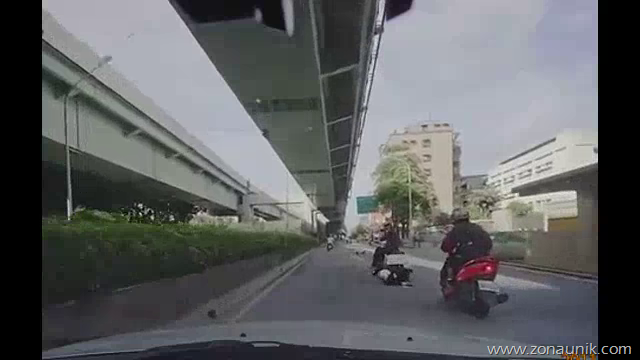 Tabrak Lari (1) Tabrak Lari (1)