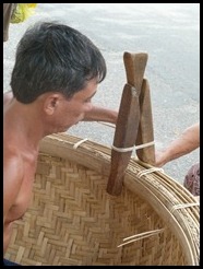 Vietnam, Phan Thiet, Making a coracle, 24 August 2012 (2)