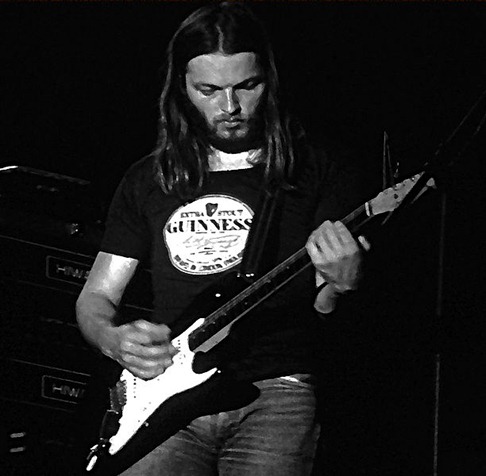 612px-David_Gilmour_and_stratocaster