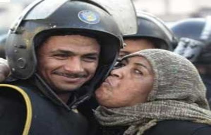 ملف مصور:المظاهرات فى مصر ازاى… وحول العالم ازاى