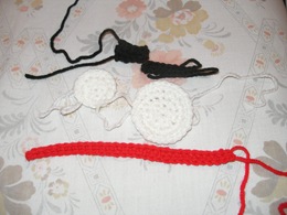 crochet pieces of snowman 12-20-08