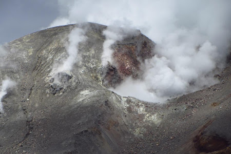 Tongariro Crossing, craterul Te Maari la mai putin de 24h inainte sa erupa din nou