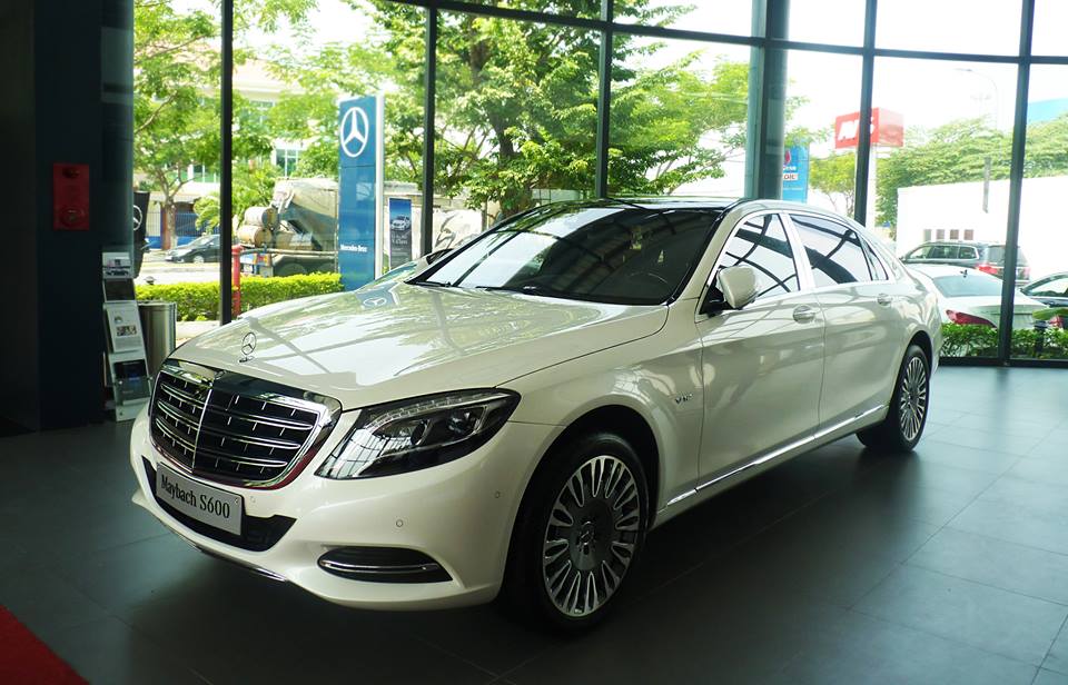 Xe Mercedes Benz S600 MAYBACH màu trắng 01 Xe Mercedes Benz S600 MAYBACH màu trắng 01