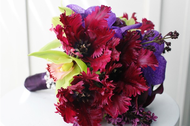 black-parrot-tulip-bouquet-purple-red-wedding-bouquet